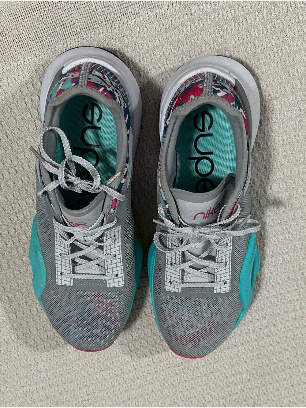 Nike 2022Women’s Air Zoom Super Rep 3 (graffiti graphics)